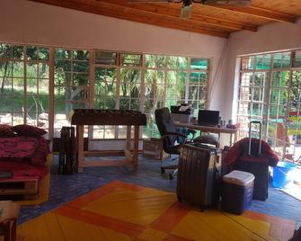 Blue Moon Backpackers - Cullinan - Sala de estar