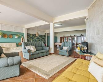 Casas do Salao by Homie - Porto Moniz - Obývací pokoj