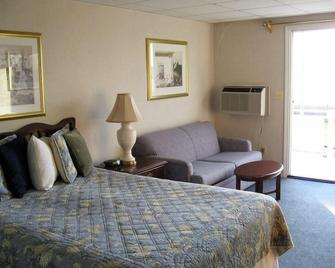 Sea Whale Motel - Middletown - Bedroom