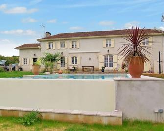 Holiday Home Aucéloun by Interhome - Brassempouy - Piscina