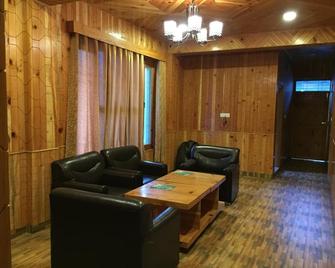 Hotel Barot Valley - Barot - Living room
