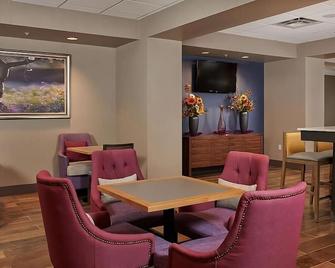 Wine Country Getaway in Sherwood! Indoor Pool, Free Breakfast, Pets Allowed! - Sherwood - Restaurace
