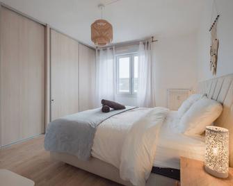 Le Solférino Balcon Parking Wifi - Laval - Sypialnia