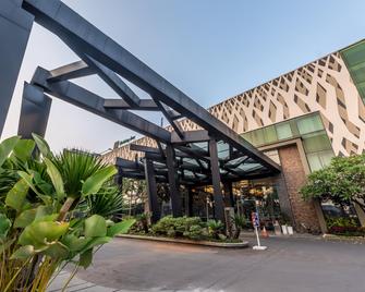 Holiday Inn Cikarang Jababeka - Cikarang - Gebäude