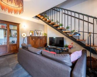 Parma Elegant and Sweet Apartments - Parma - Wohnzimmer