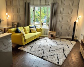 The Churchill Court - Woodstock - Obývací pokoj