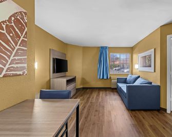 Suburban Studios Charlotte - Executive Park - Charlotte - Bedroom