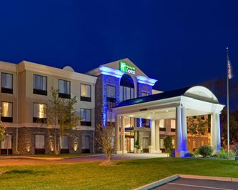 Holiday Inn Express & Suites Chester-Monroe-Goshen By IHG - Chester - Edificio