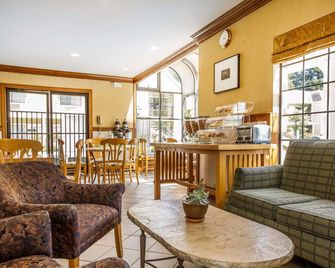 Quality Inn Petaluma - Sonoma - Petaluma - Obývací pokoj