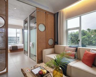 Tang House - Wanning