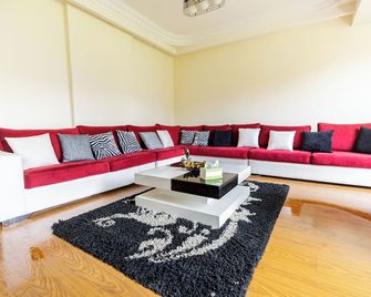 Hibiscus Haven Suite - Cairo - Living room