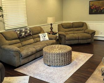 Close to Everything! Freshly updated ranch home. - Shawano - Wohnzimmer