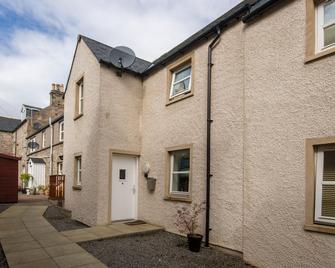 5 Varis Apartments - Forres - Building