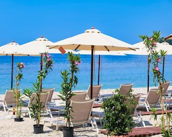 Nia Boutique Hotel By Rapo's Resort - Himarë - Patio