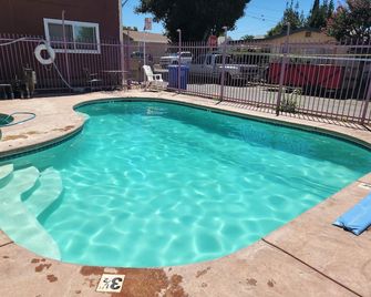 Delta Queen Lodge Bar Restaurant - Isleton - Pool