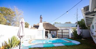 Kate'S Nest Guesthouse - Windhoek - Pool