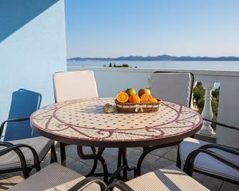 Luton Apartment Zadar Kozino Heating Pool & Jacuzzi - Zadar - Balcony
