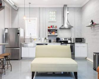Urban Oasis| Private Rooftop| Close to Everything| Free Parking - Nashville - Kitchen