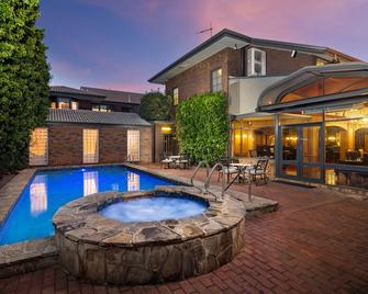 Adelaide Inn - אדלייד - בריכה