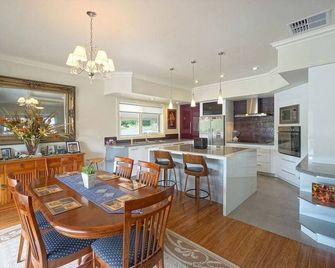 Kilmihil House - Creswick - Comedor