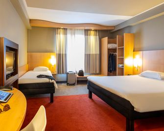 ibis Brussels Centre Gare Midi - בריסל - חדר שינה