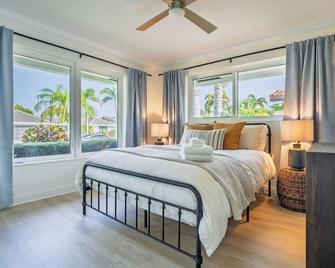 NEW 3BR Design coastal home w/ heated pool - Fort Lauderdale - Bedroom