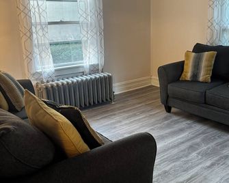 Brilliant 2-bedroom house with AC in charming Fredonia - Fredonia - Sala de estar