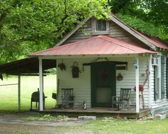 Cozy Cottage At Lavender Farm Near Jack Daniel's Distillery, With Breakfast - Mulberry - Edificio