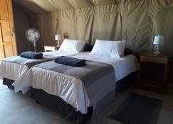 Blue Bushman Luxury Tented Lodge - Kamanjab - Habitación