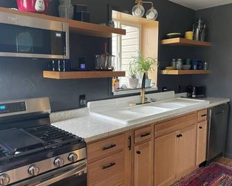 3 Bed 1 Bath house with home gym - Preston - Cocina