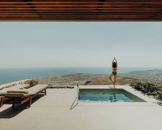Santorini Sky, Luxury Resort - Pyrgos Kallistis - Pool