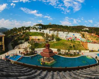 Guangyuan Empress Hot Spring Hotel - Guangyuan - Pool