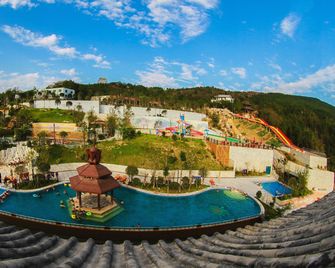 Guangyuan Empress Hot Spring Hotel - Guangyuan - Pool