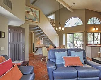 Borrego Springs Condo with Private Hot Tub and Views! - Borrego Springs - Living room