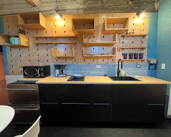 Charming Studio Sleeps 2 On the Park on Top of Hill, SweepingViews of the City - San Francisco - Keittiö