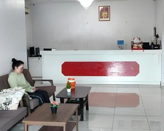 OYO 90901 Santai Morib Hotel - Morib - Front desk