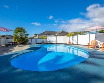 ASURE Fountain Resort Motel - Nelson, Yeni Zelanda - Havuz