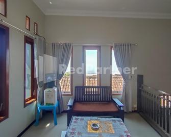 Villa Dua Dua Redpartner - Batu - Lobby
