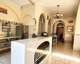 Alexandross Hostel Bnb - Puerto Vallarta