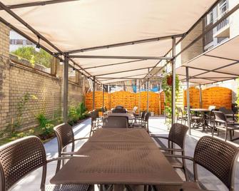 Noclegi Stadion Bed & Breakfast - Varsovia - Patio