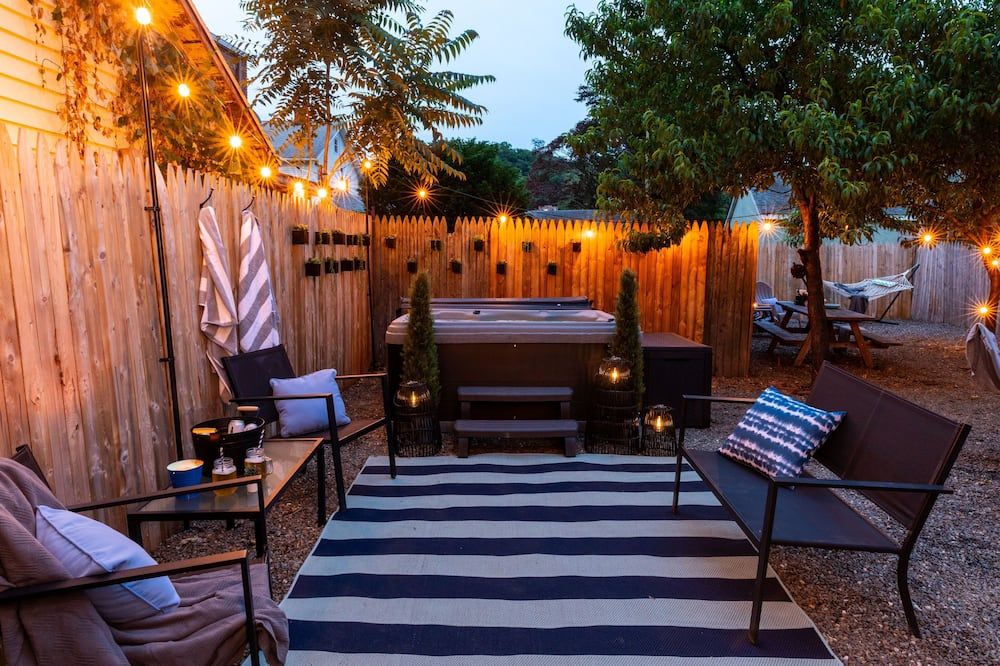 Hot Tub - Fire Pit - Bbq - Hammock - Colonial - קינגסטון - פטיו