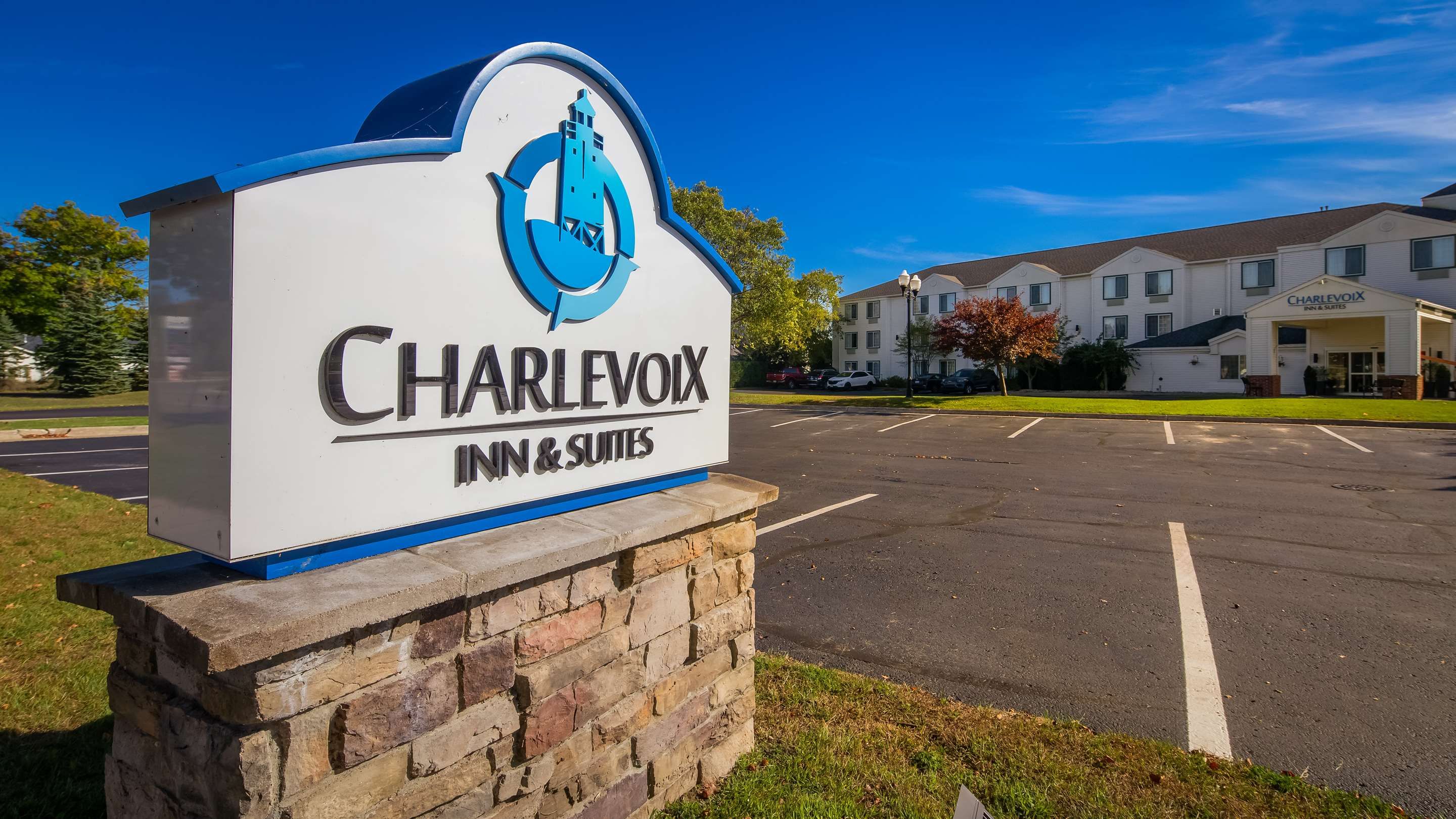 charlevoix mi hotels pet friendly