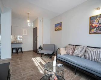 Athens center 1 bedrm 4 pers apartment by MPS - Athen - Wohnzimmer