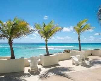 Barbados Escape – 2BR Suite with Pool, Full Kitchen & Ocean Views - Oistins - Pláž