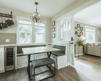 Contemporary Boutique Bungalow with Backyard - San Luis Obispo - Essbereich