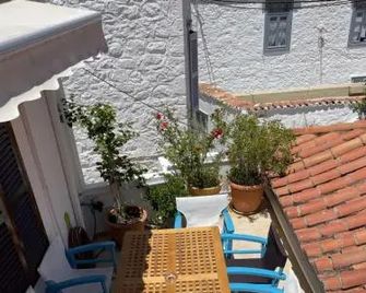 Rania's House - Hydra - Patio