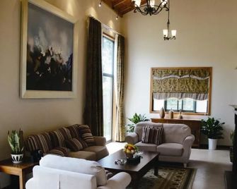Suzhou Greendoor Resort Hotel - Suzhou - Living room