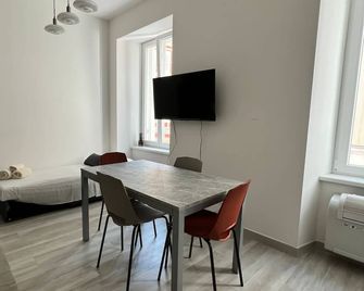 Luxury apartment + garage - Trieste - Comedor