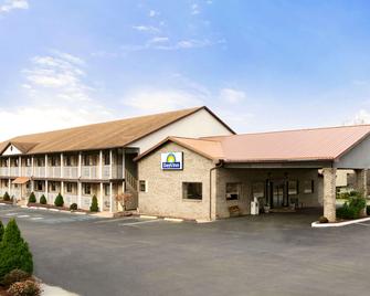 Days Inn by Wyndham Huntington - Huntington - Bâtiment