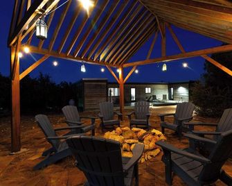 Creator Cabin, Contemporary Getaway With Sauna - Johnson City - Patio